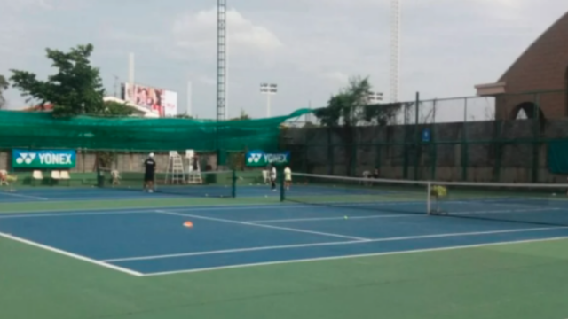 ウドムスック駅近くのRungsang Tennis Court&Academy