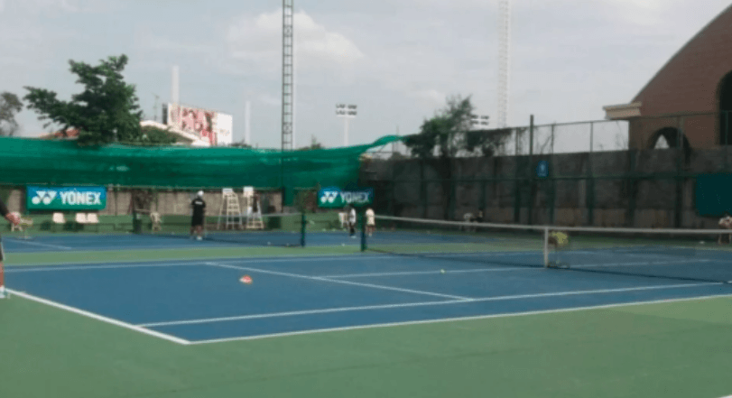 ウドムスック駅近くのRungsang Tennis Court&Academy
