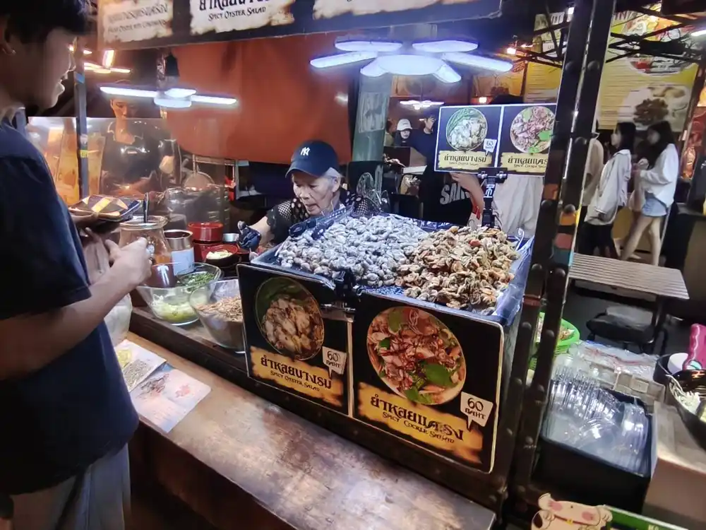 シーナカリンナイトマーケットの食品市場