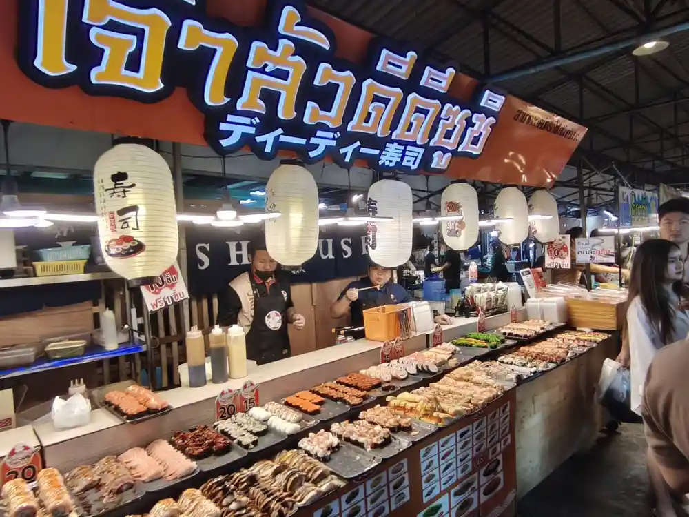 シーナカリンナイトマーケットの食品市場