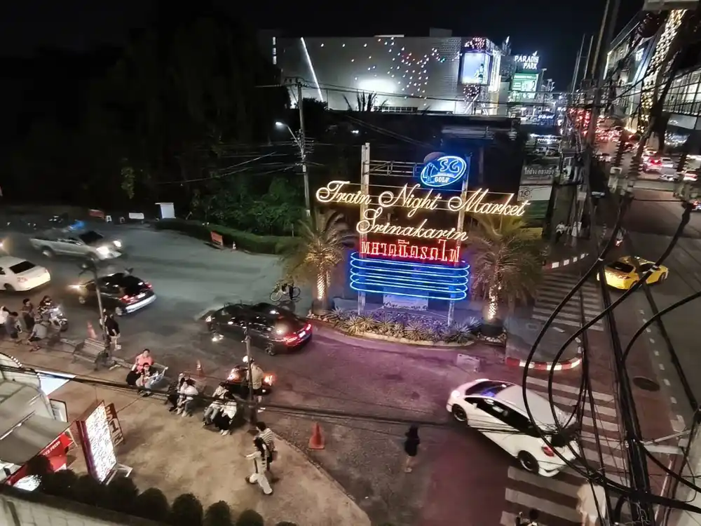 ナイトマーケット入口