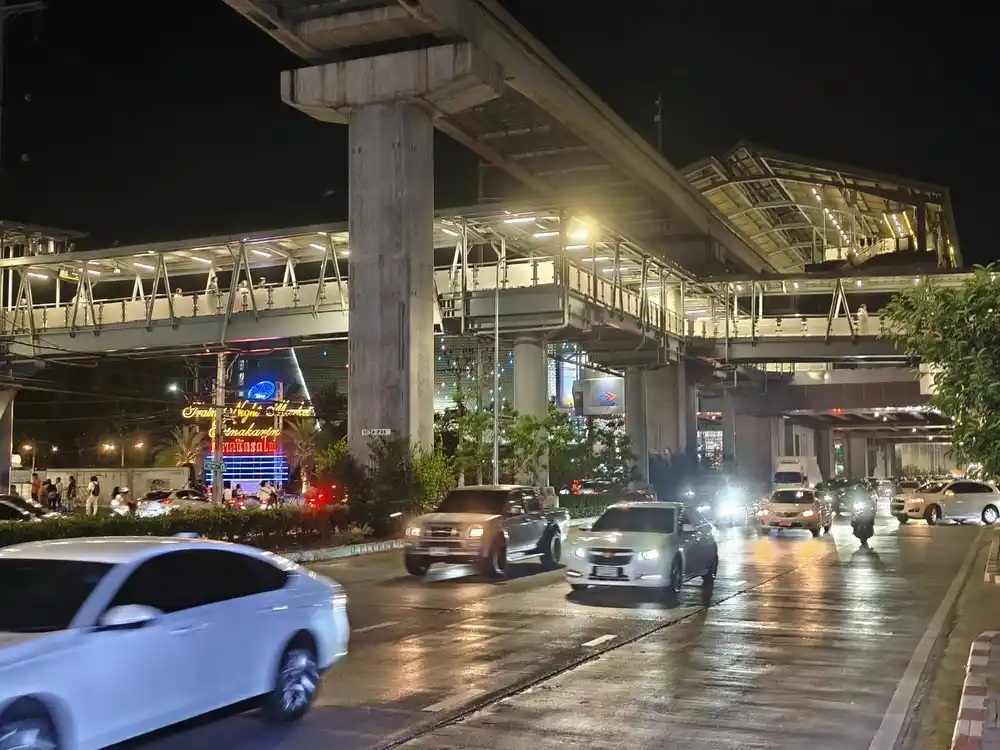 スアンランラマ9駅