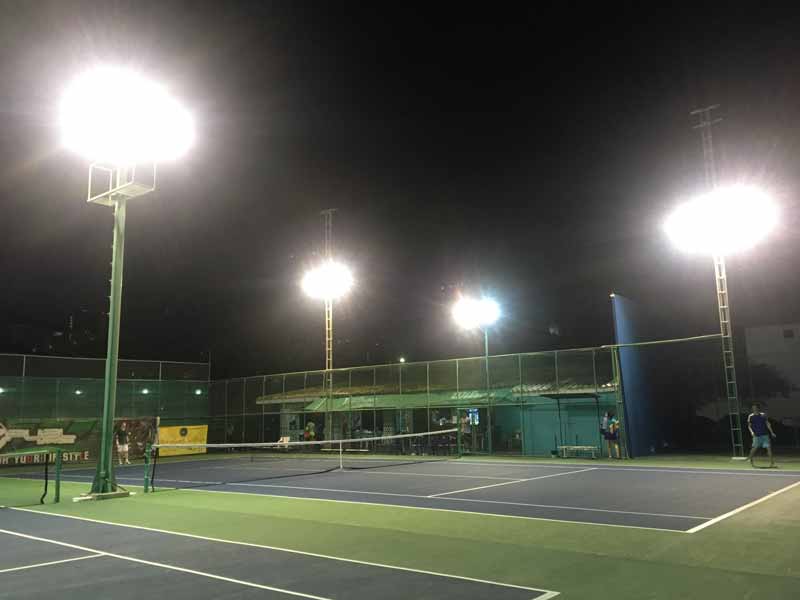 シモーテニスクラブの夜間照明