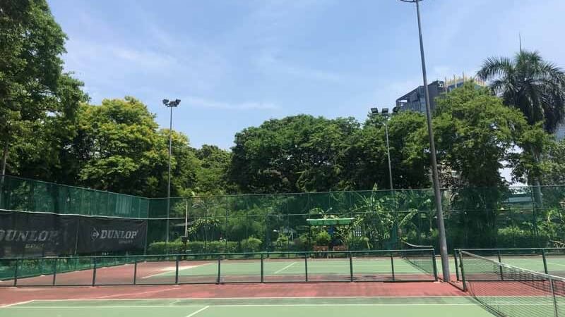 ルンピニー公園内のテニスコート