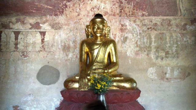 バガン観光での仏像
