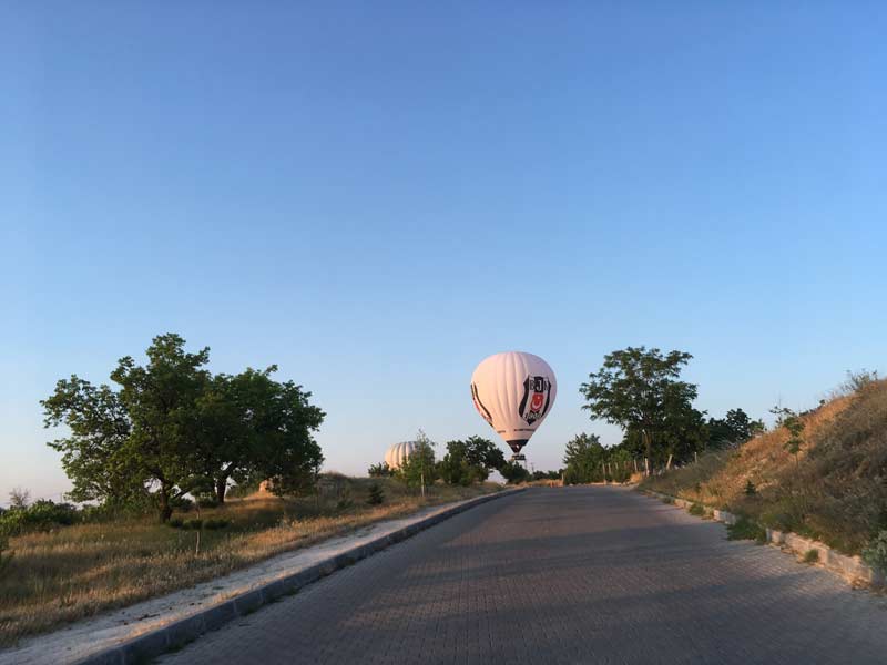 カッパドキア熱気球と朝日