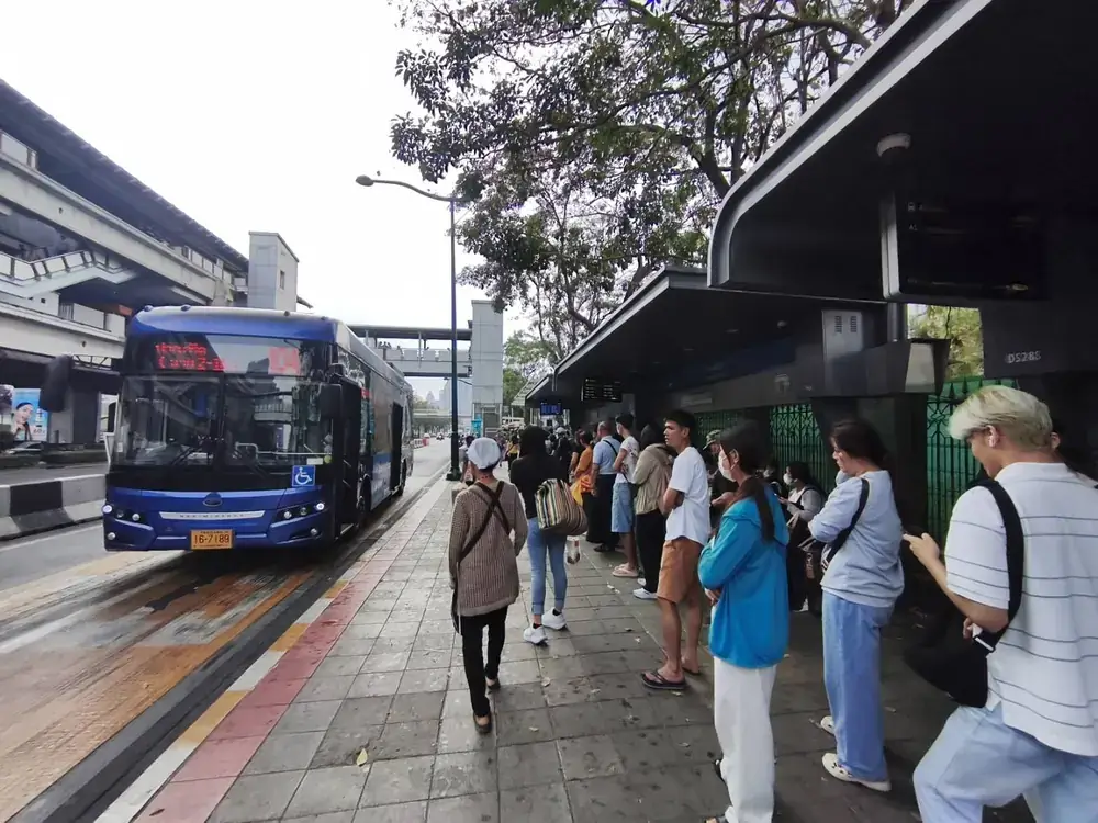 モーチット駅のドンムアン空港行きのバス乗り場