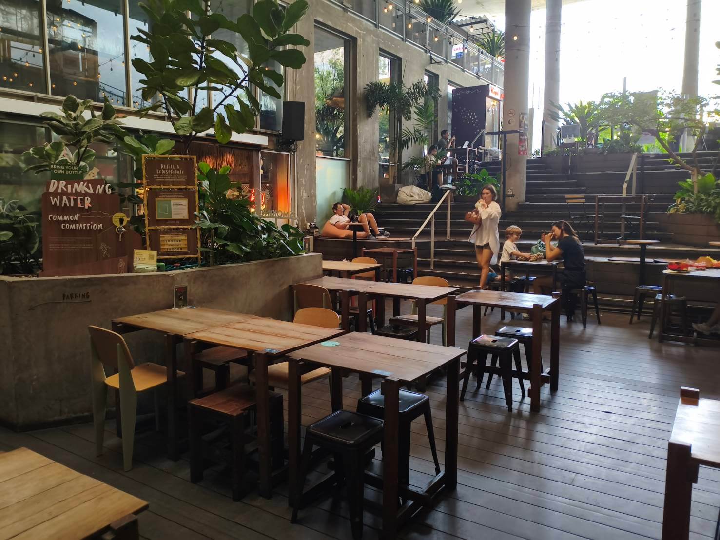 コモンズのテーブル