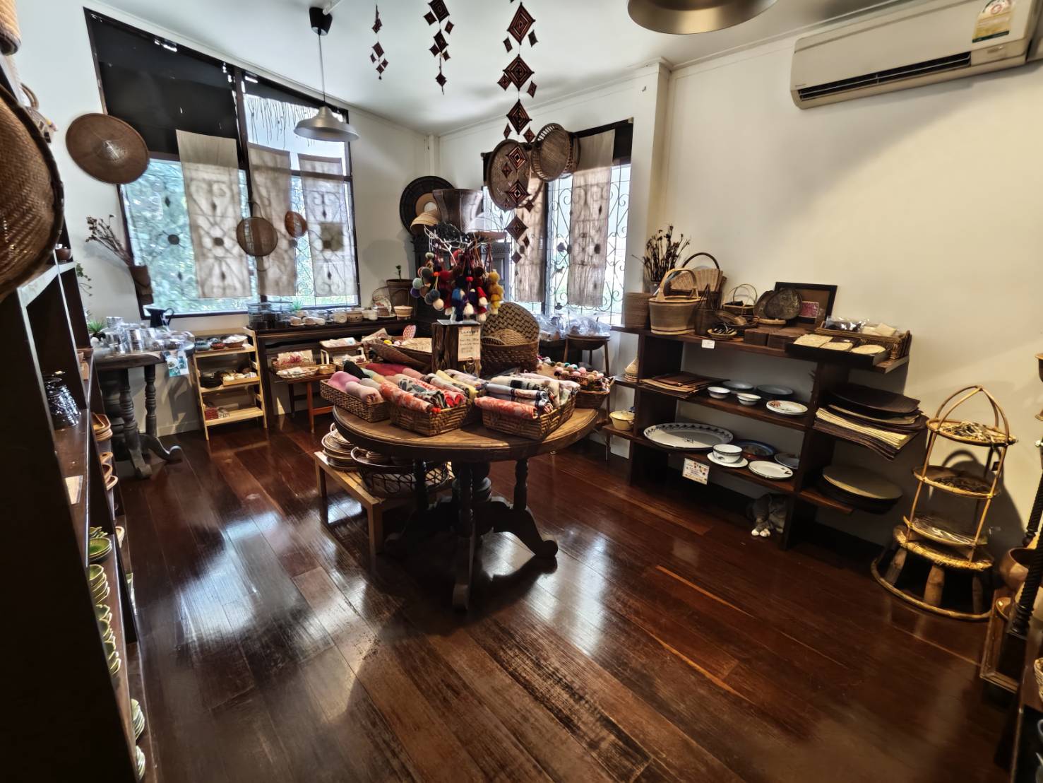 エカマイチコキャットカフェ、二階の雑貨エリア