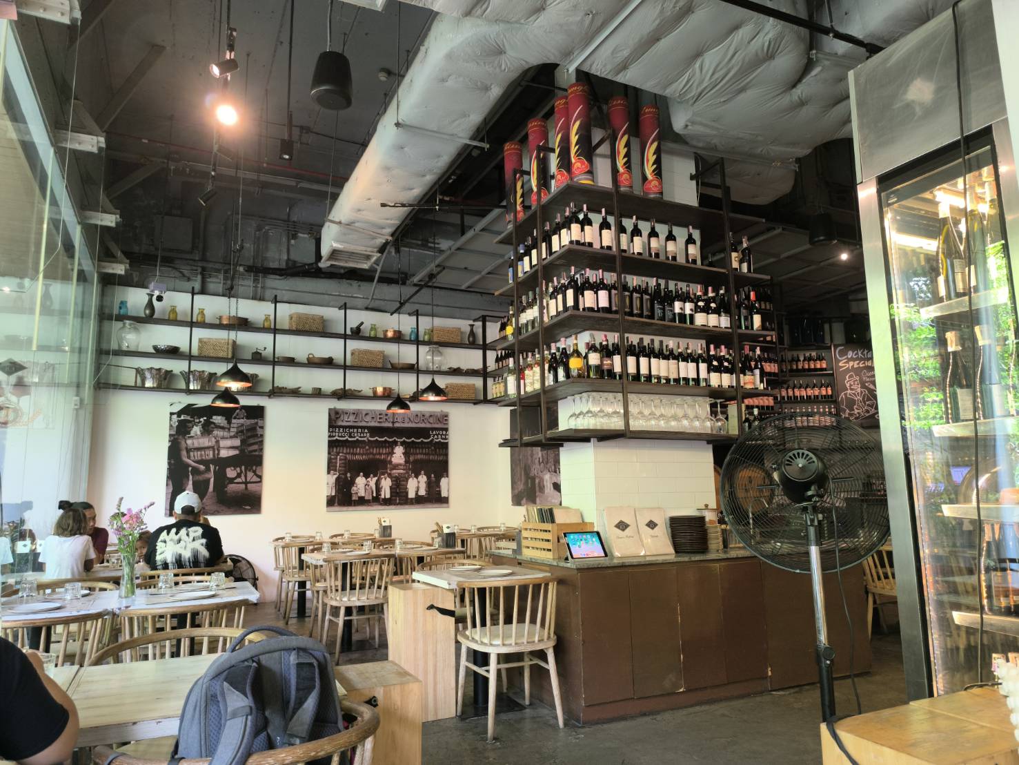 iO Italian Osteria Bangkok店内