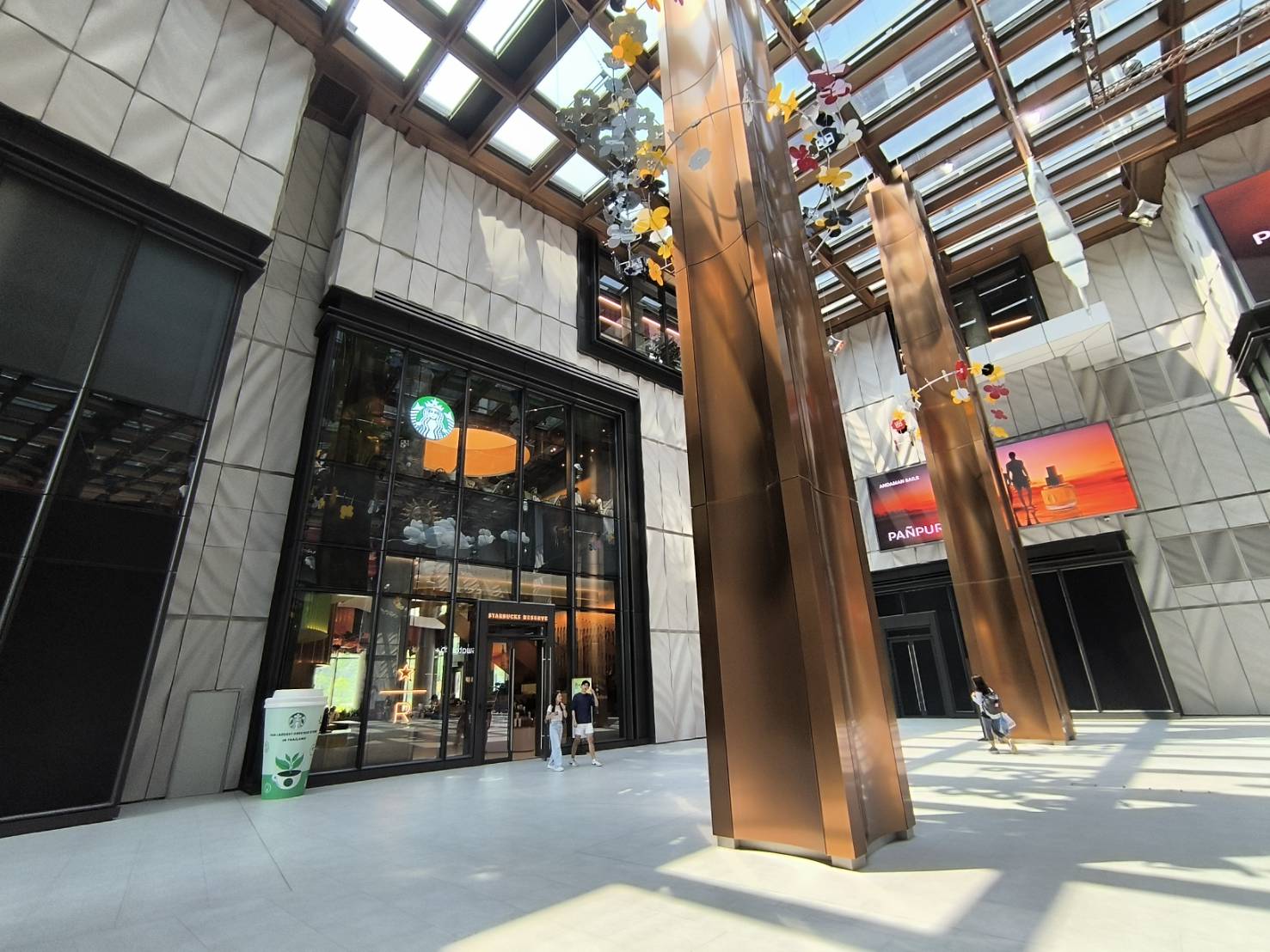 OneBangkokのスターバックスリザーブ入口