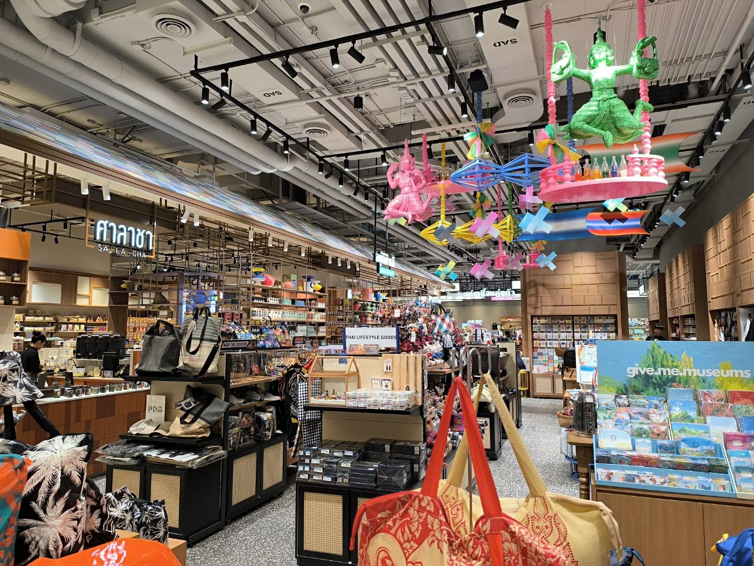 OneBangkokのお土産屋「SARAPAD THAI」