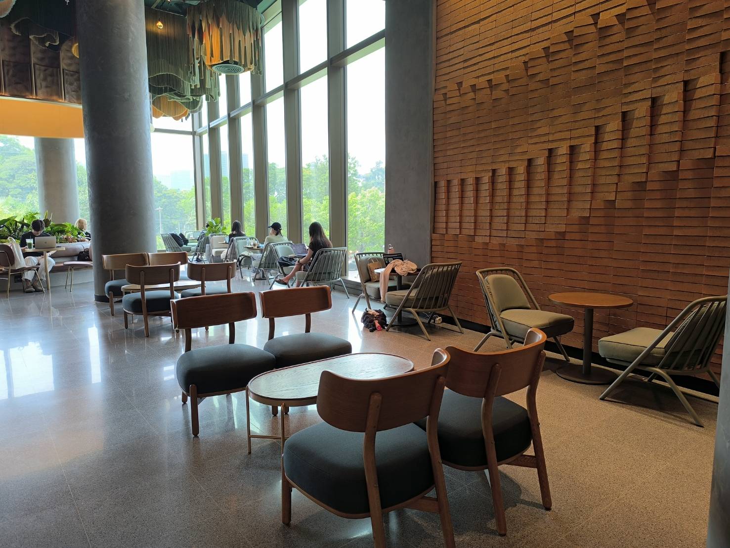 OneBangkokのスターバックスリザーブ店内