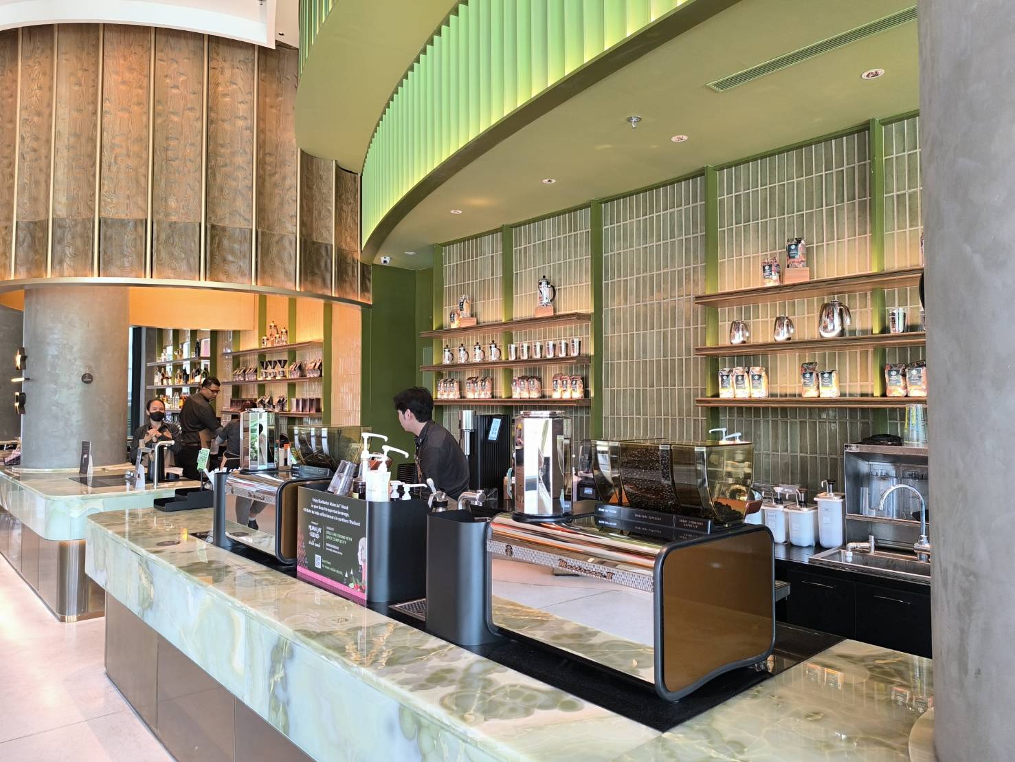 OneBangkokのスターバックスリザーブ店内