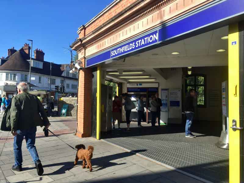 ウィンブルドン会場最寄りのサウスフィールズ駅