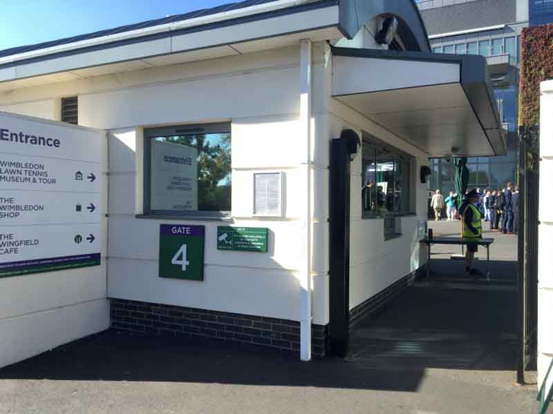 ウィンブルドン会場の入口