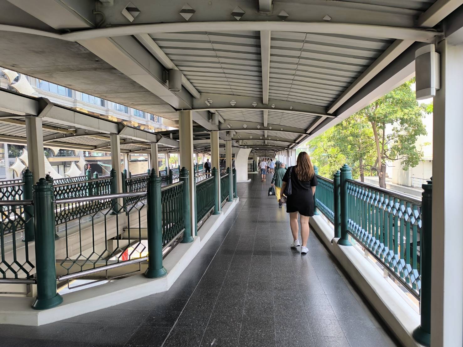 チットロム駅