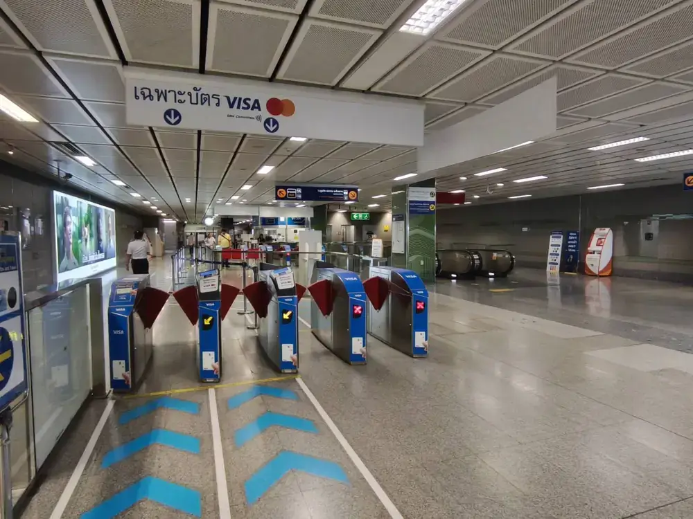 MRTルンピニー駅