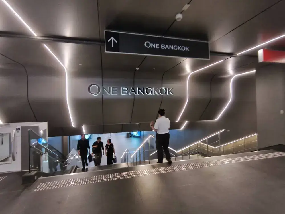 MRTルンピニー駅