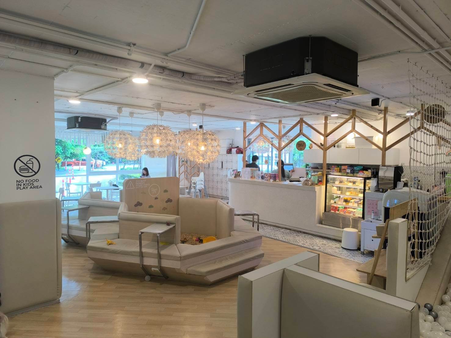 Mari go round Premium Kids Cafe
