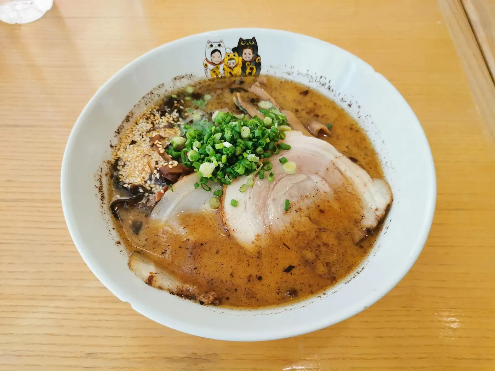 まるももラーメンの豚骨ラーメン