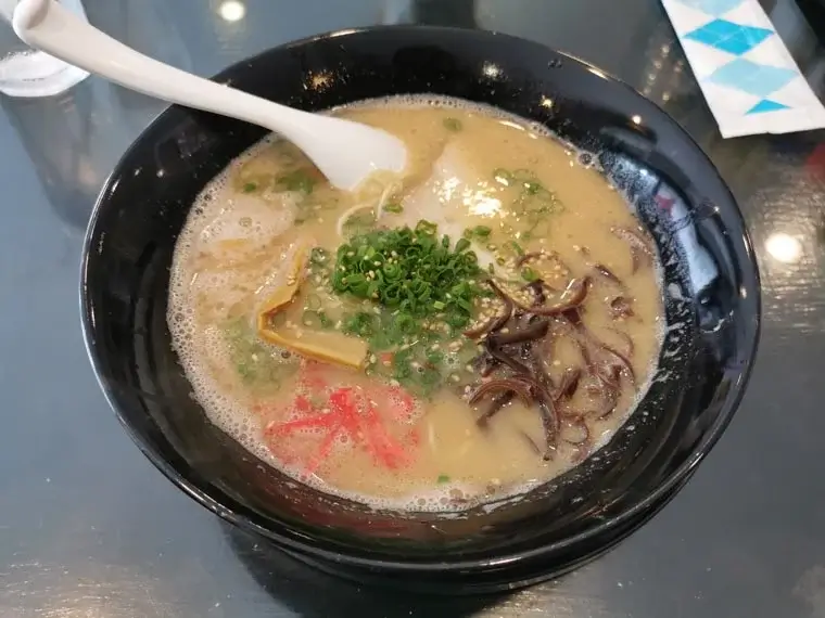 のじ屋ラーメンの豚骨ラーメン