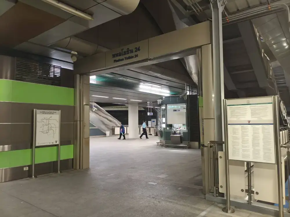 Phahonyothin 24駅