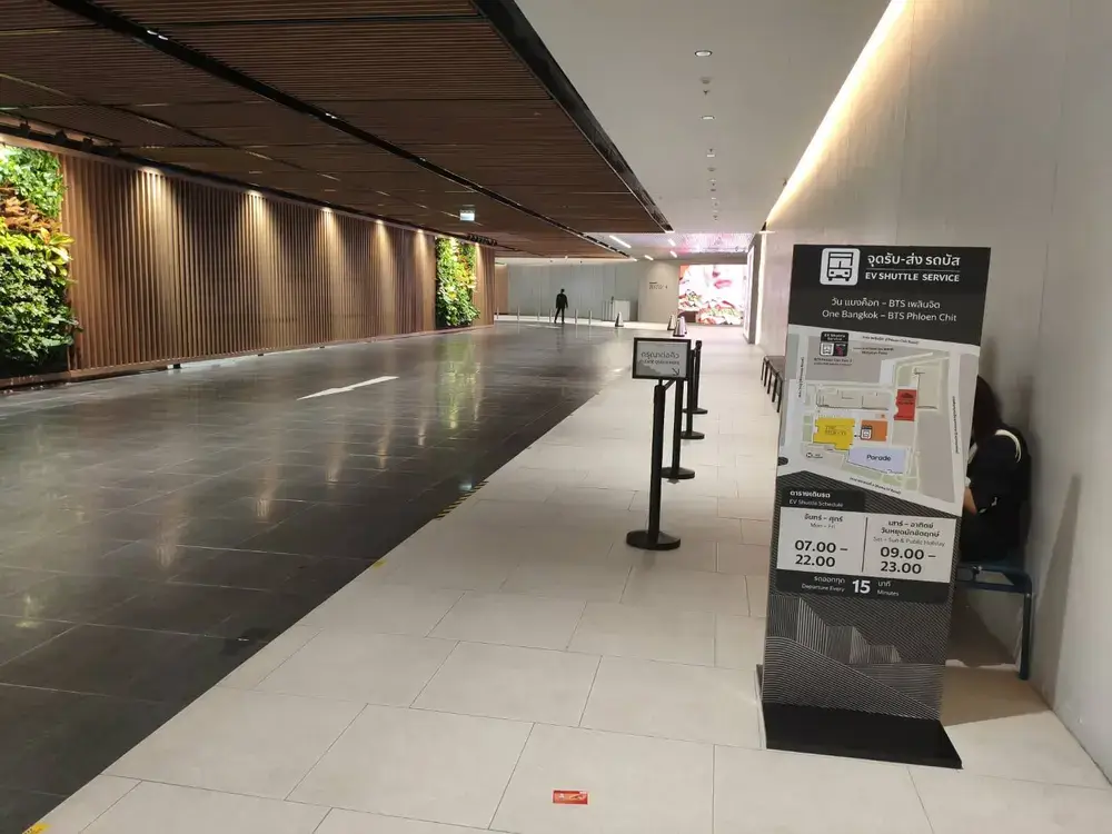 one bangkokからプルンチットまでの無料バス乗り場