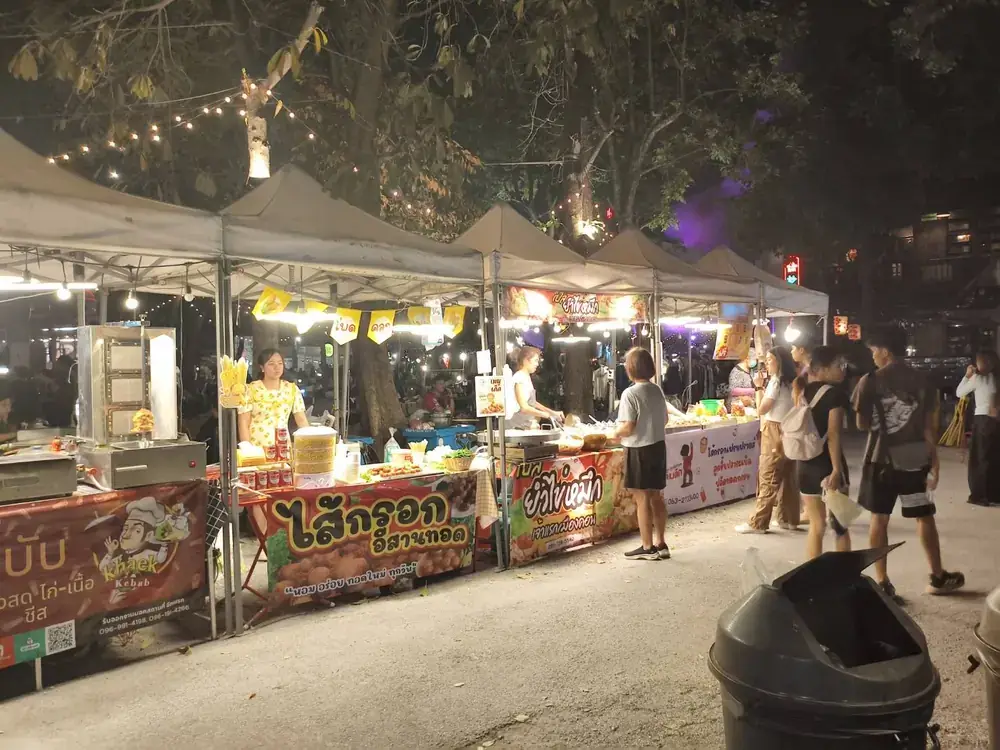 チャンチューイマーケットの屋台