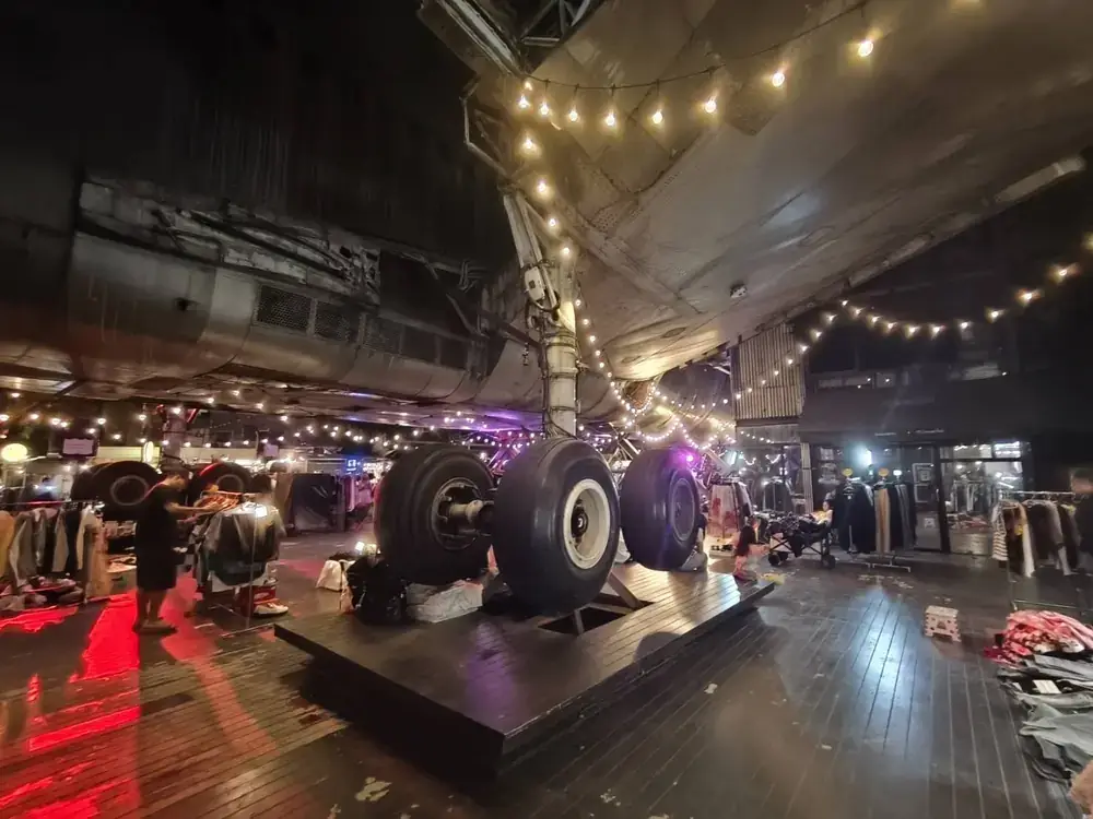 チャンチューイマーケットの飛行機