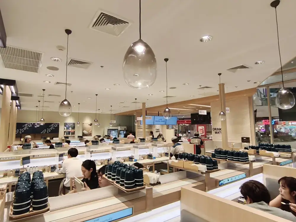 セントラルピンクラオのはま寿司の店内