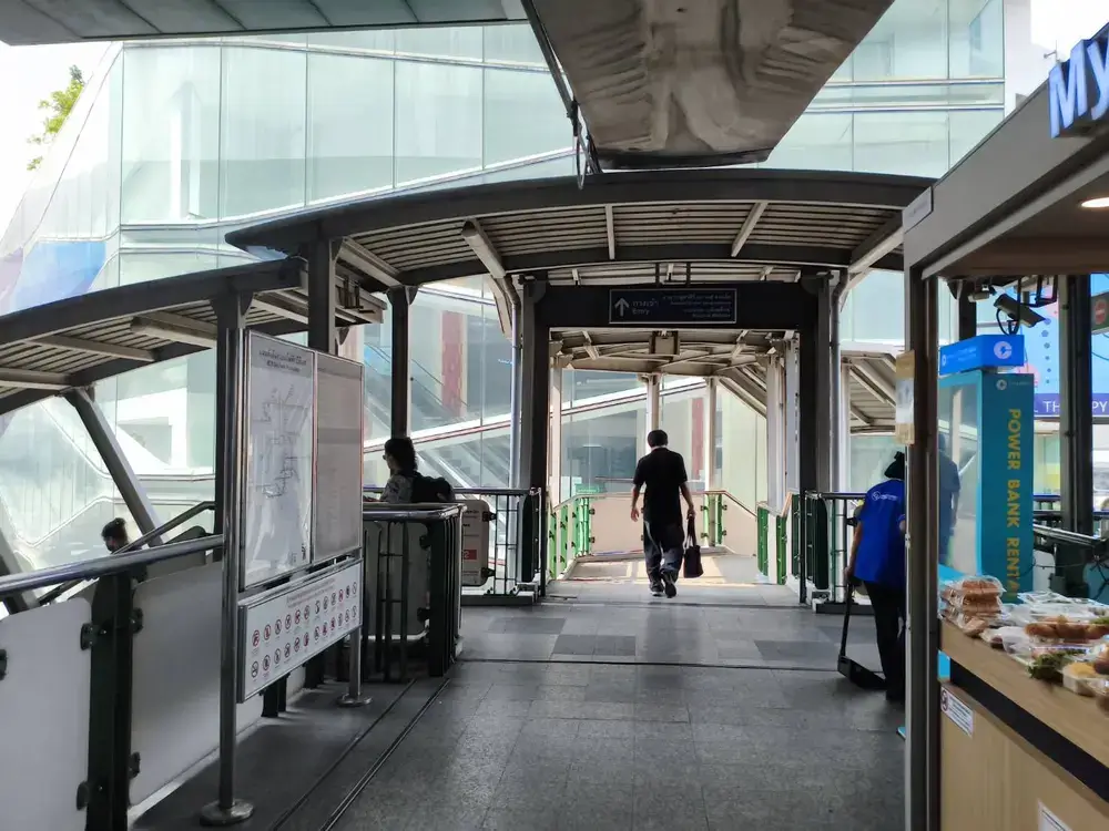 エカマイ駅から科学館までの歩道