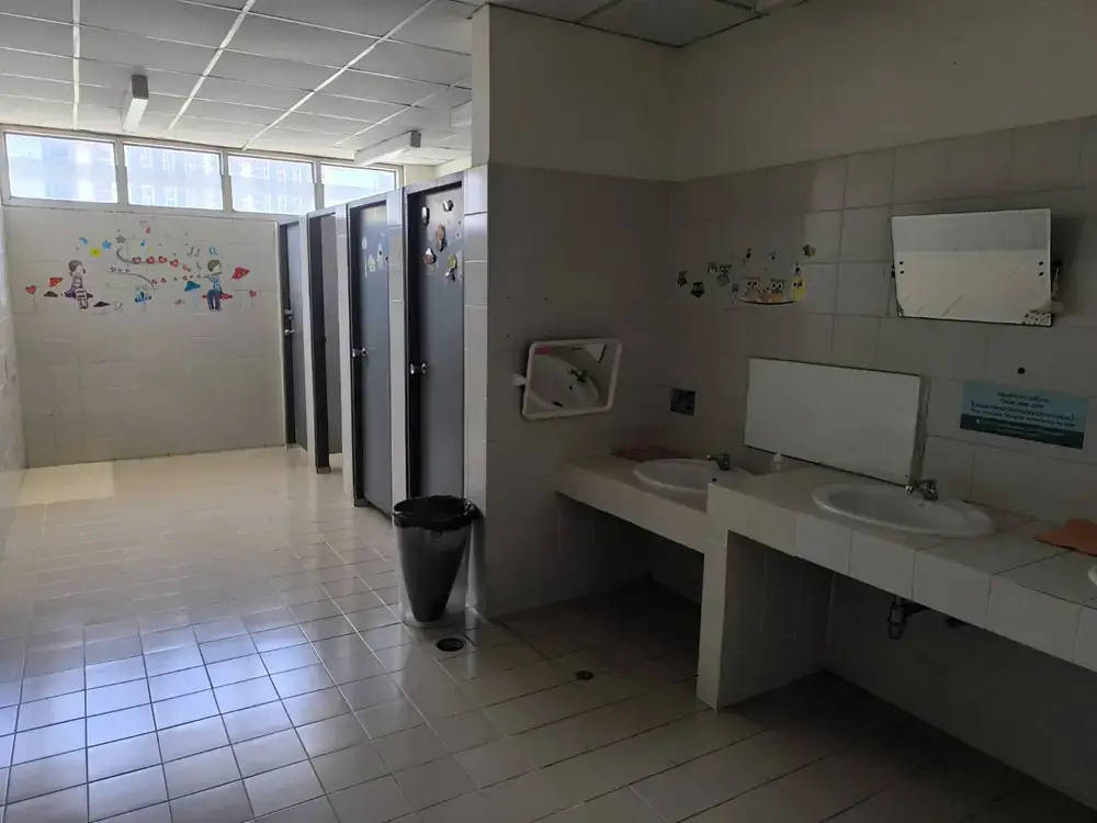 4号館の広いトイレ