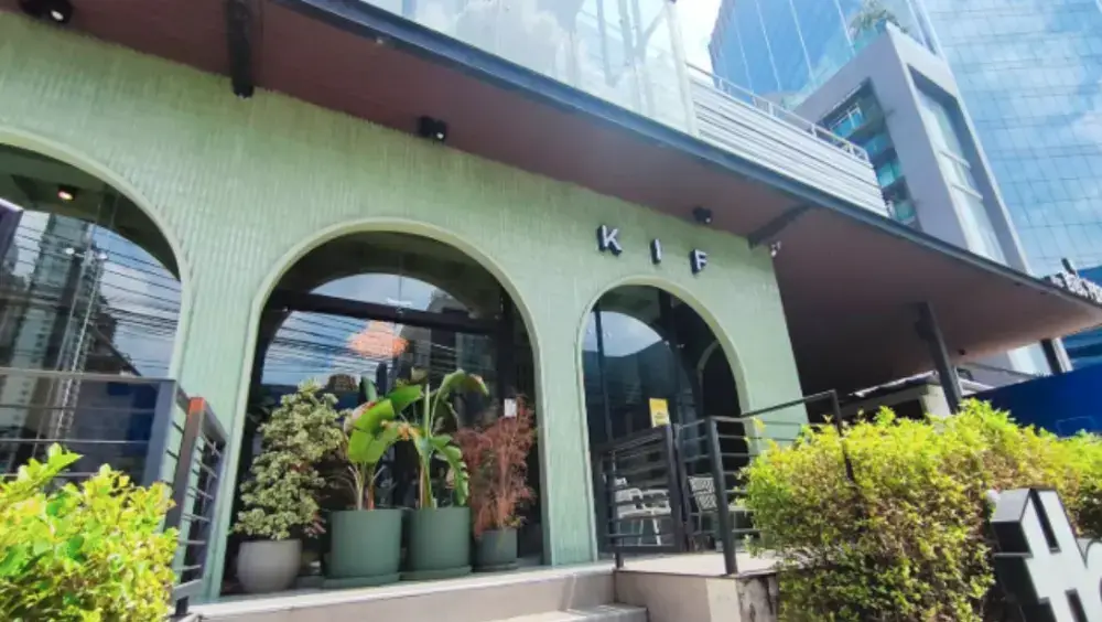 エカマイのカフェ「KIF」