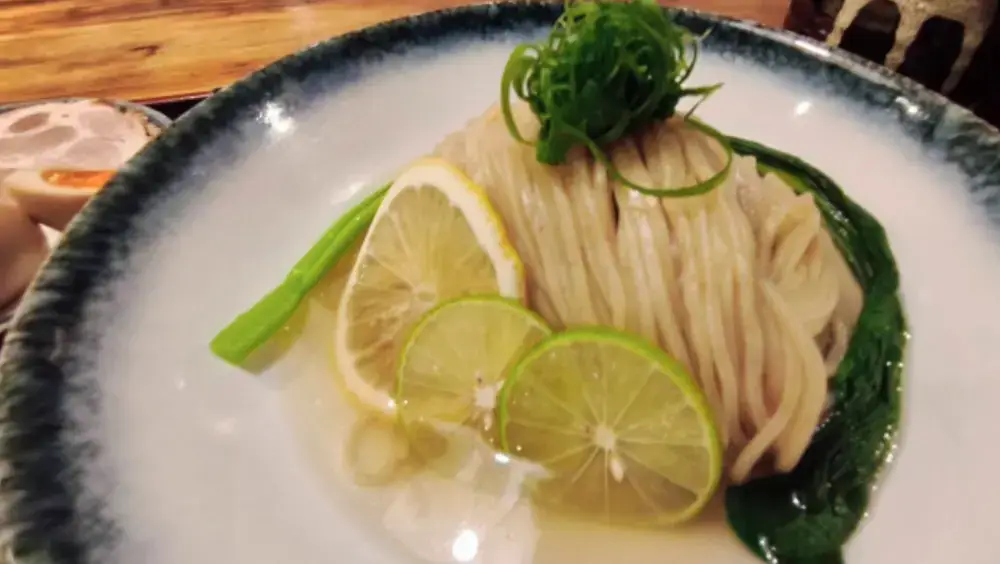 アソークのラーメン味彩（ajisai）