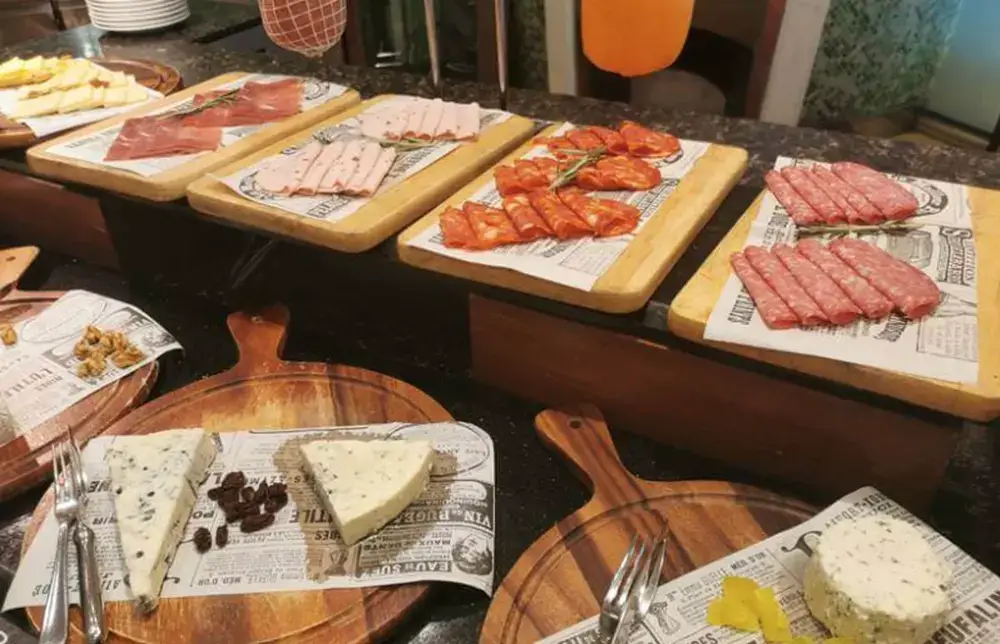 「Feast」のホテルビュッフェ