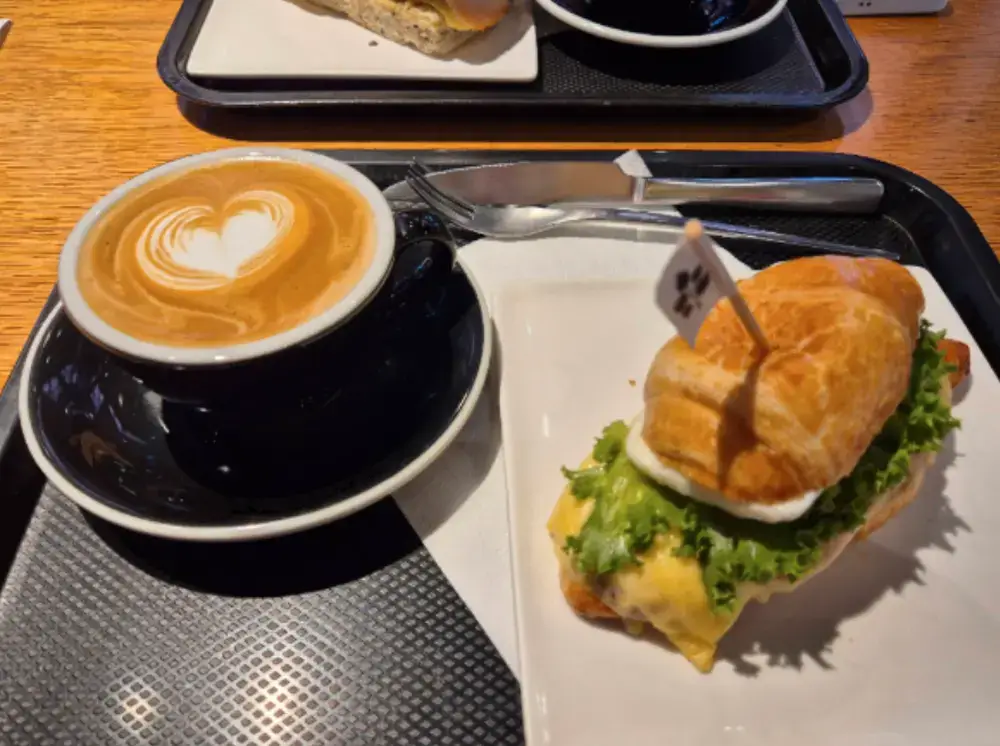 アソークのARTIS Coffeeの朝食
