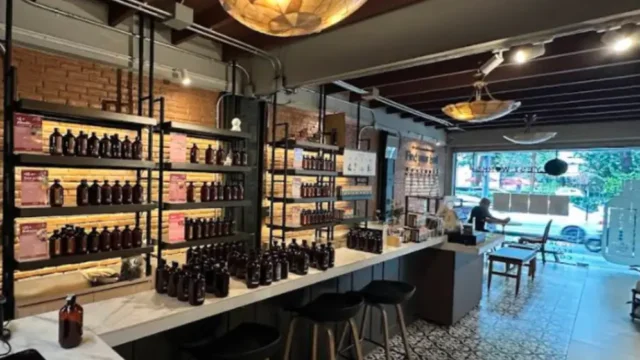 プロンポンエリアのY'EST WORKS Coffee Bar