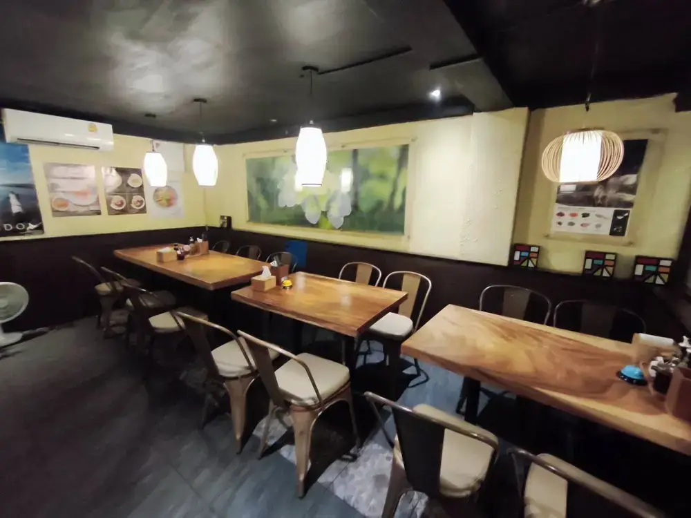 アソークのラーメン味彩（ajisai）の二階席