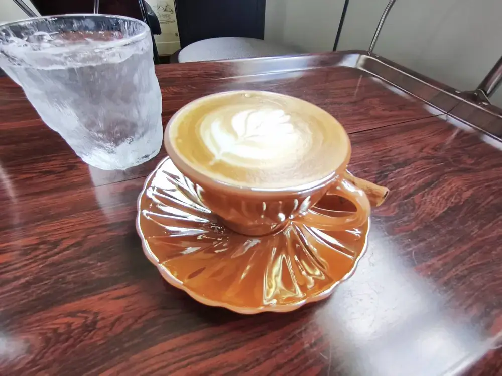 エカマイのLe space cafeのカフェラテ