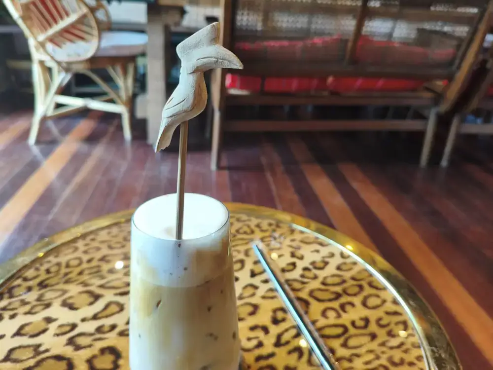 エカマイの隠れ家スペシャリティカフェ「Coffeas」スペシャルラテ