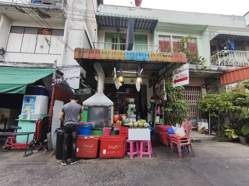 カオサンのジョークポーチャナーのキッチン