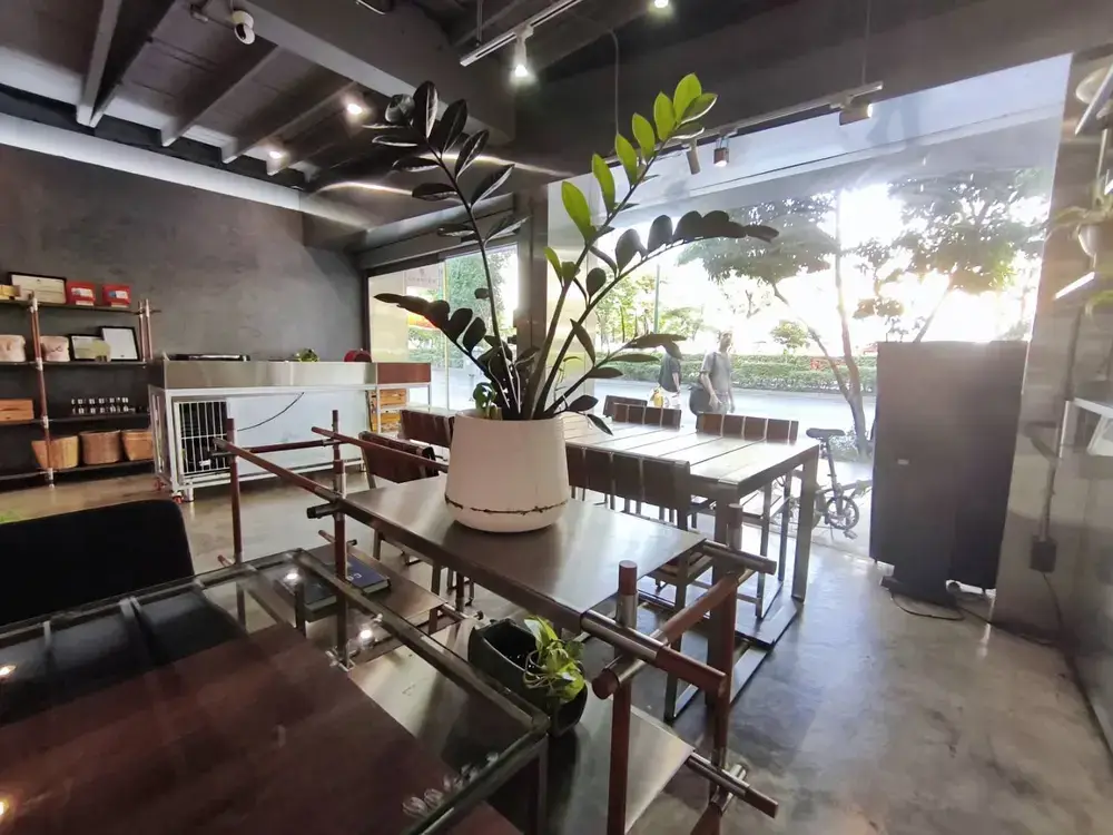 プロンポン駅近くのAroon Cafe