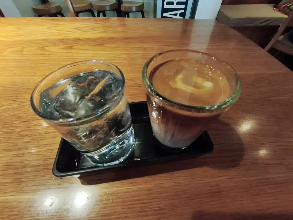 アソークのARTIS Coffeeのダーティーコーヒー