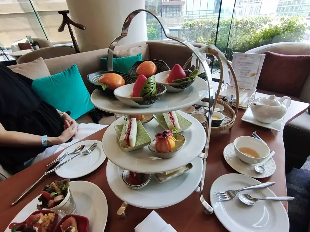 3段スタンドのアフタヌーンティーセット