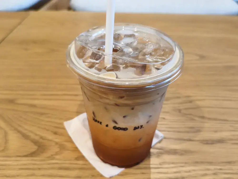 BLUE CHÉRI COFFEEのカフェラテ