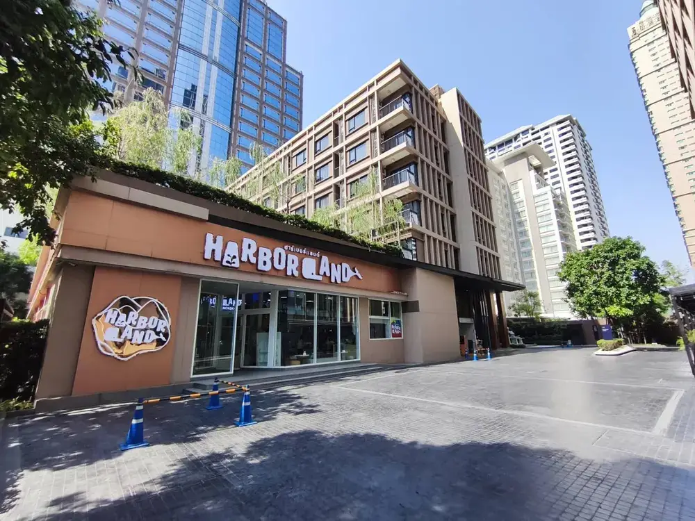 HarborLand Sindhorn Midtownへの行き方