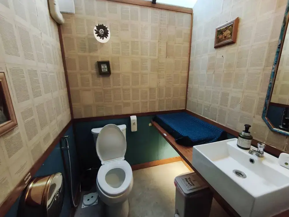 おむつ台付きのトイレ