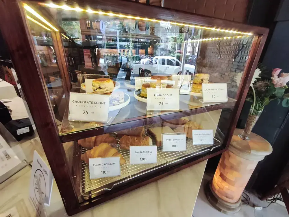 プロンポンエリアのY'EST WORKS Coffee Barのの軽食