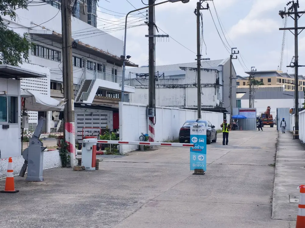 ウドムスックの総合スポーツ施設「Beat Discovery Thailand」の駐車場